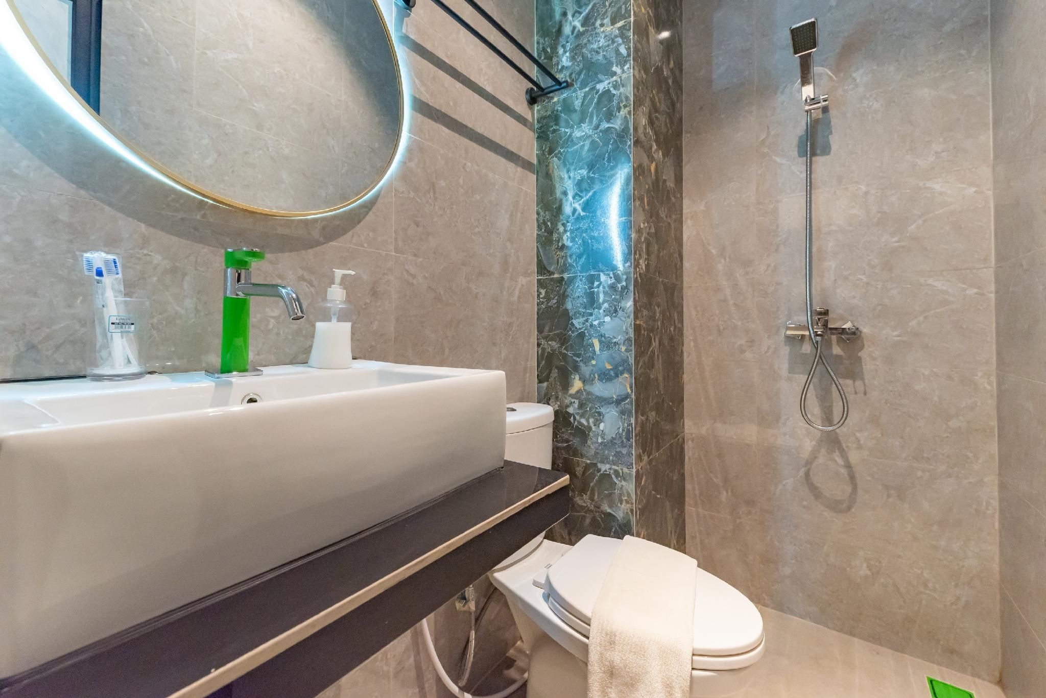 RedDoorz Plus Near SP Plaza Batu Aji Batam Deluxe Room 3