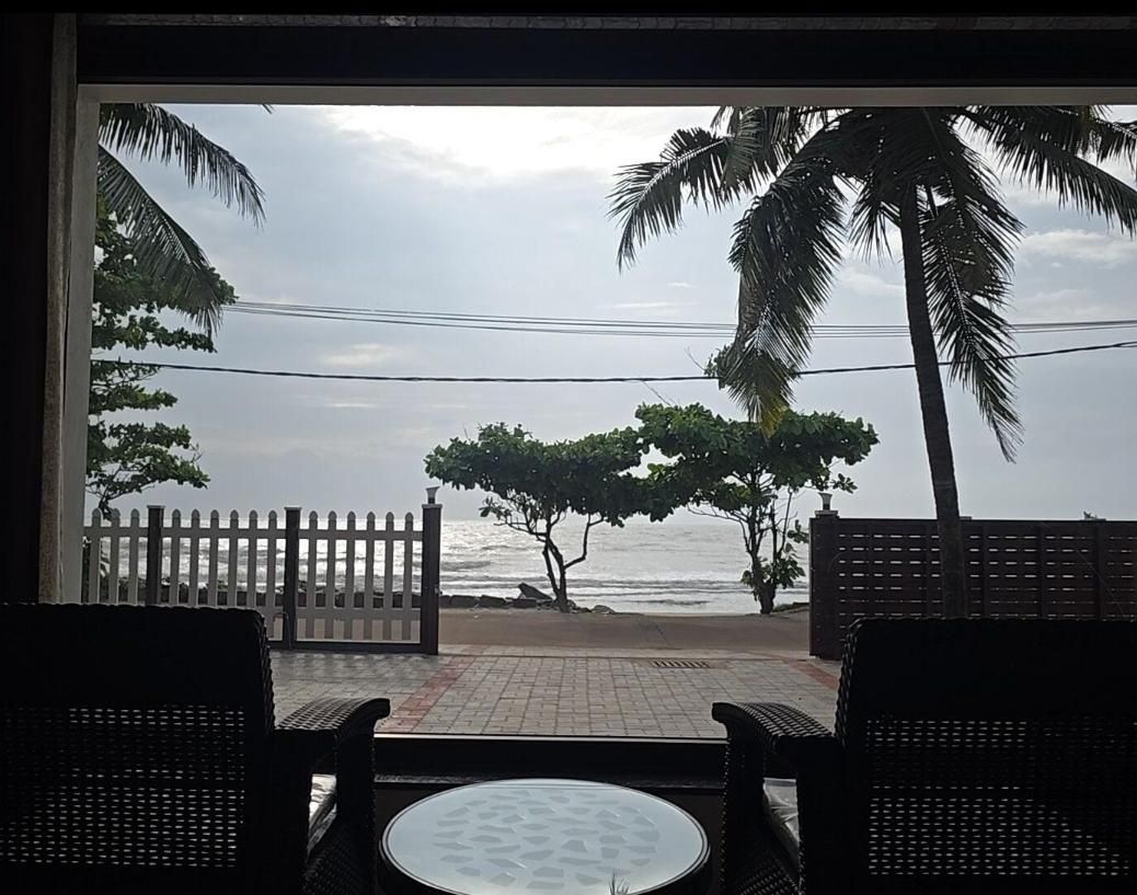 Sunlit Shores Beach Villa Deluxe Sea View Room without Balcony 2