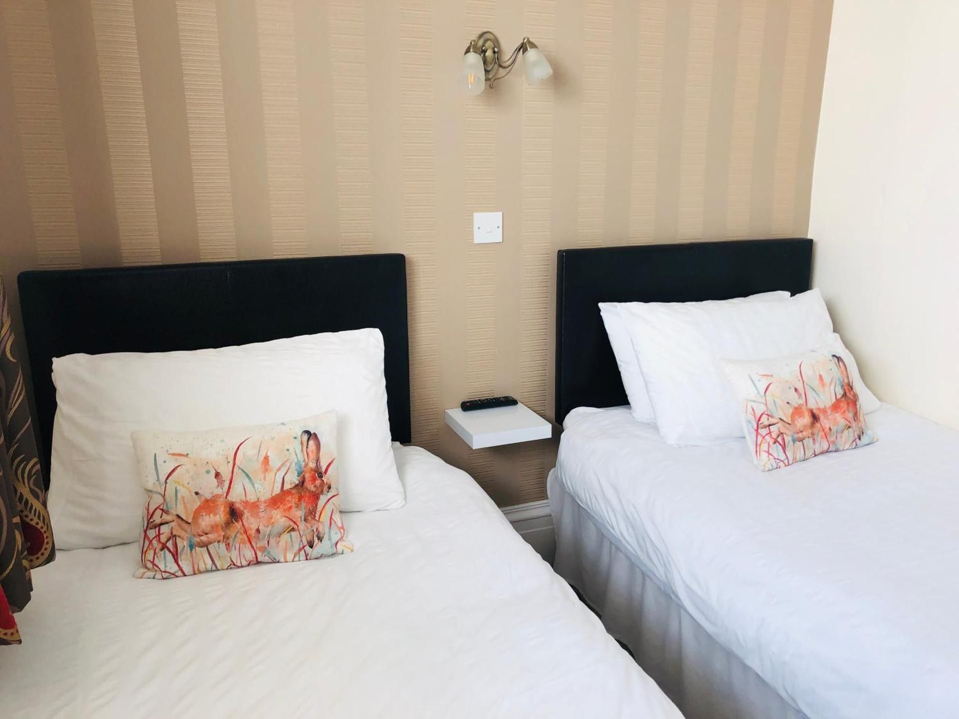 The Aberdeen Arms Hotel Twin Room with Bathroom