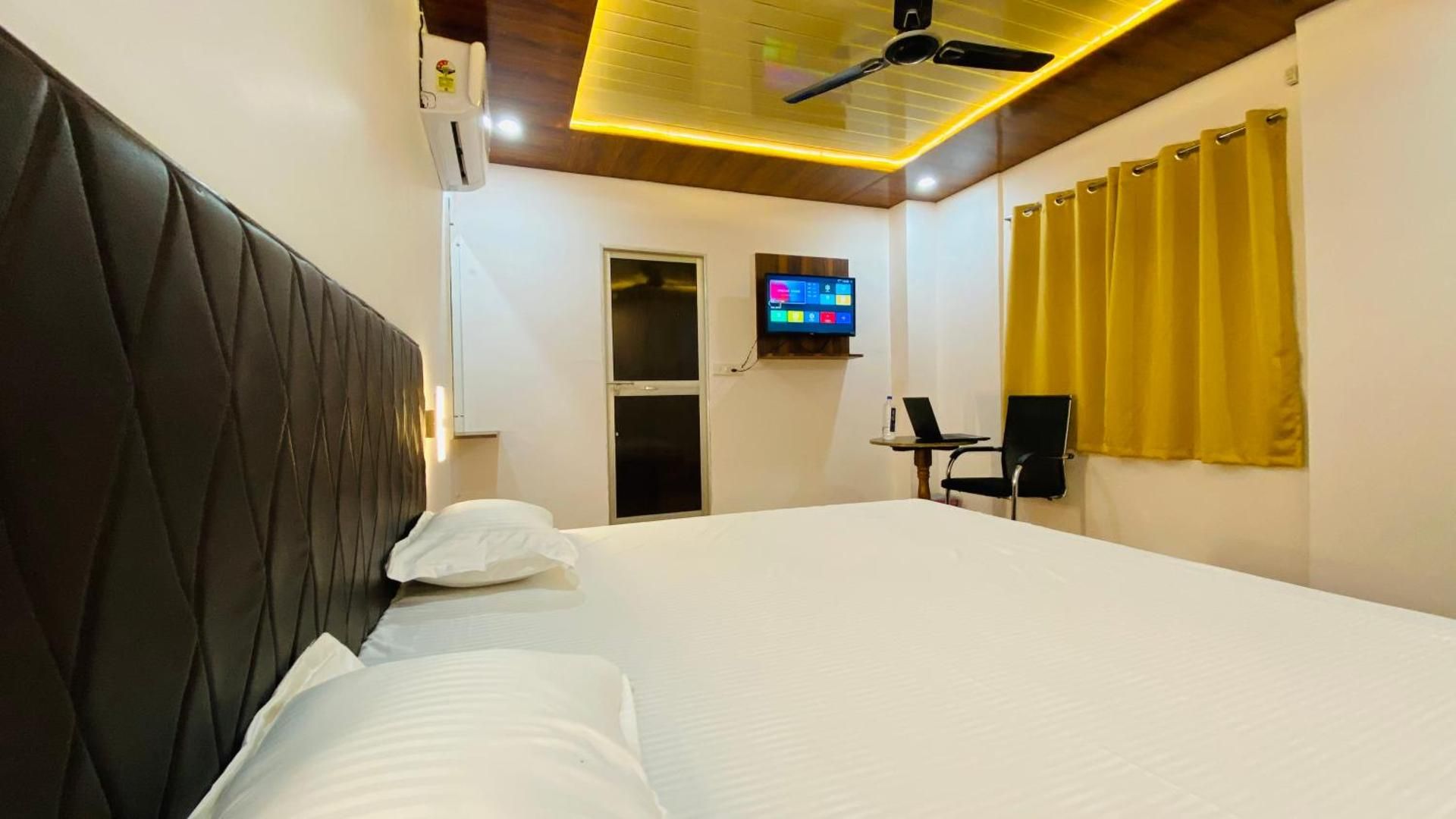 Hotel Royal Excellency inn Standard Room 4