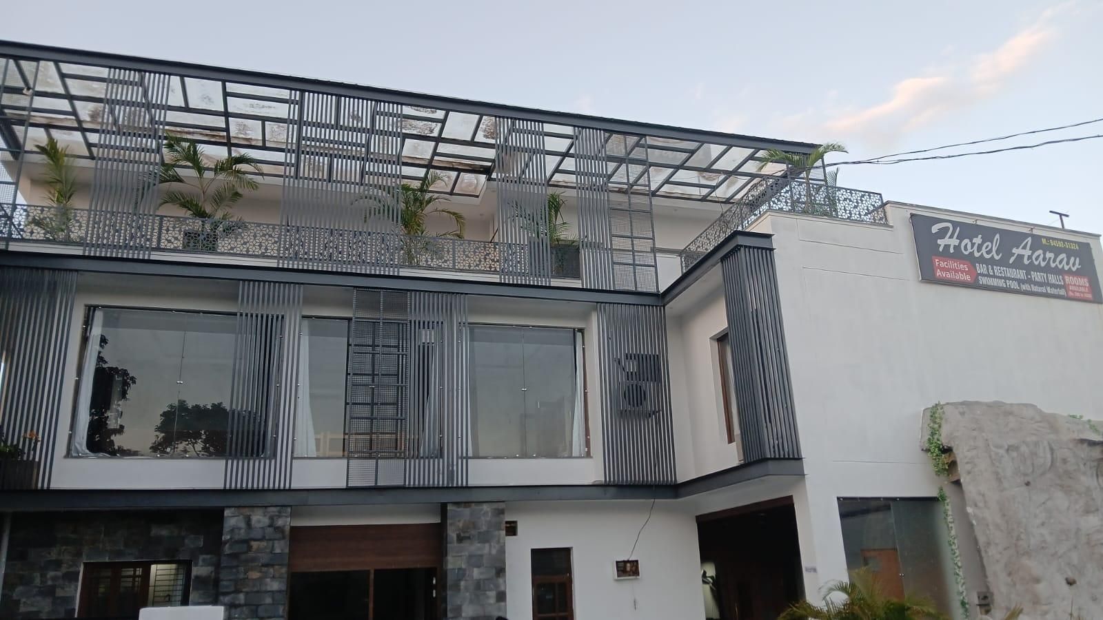 Aarav Hotel