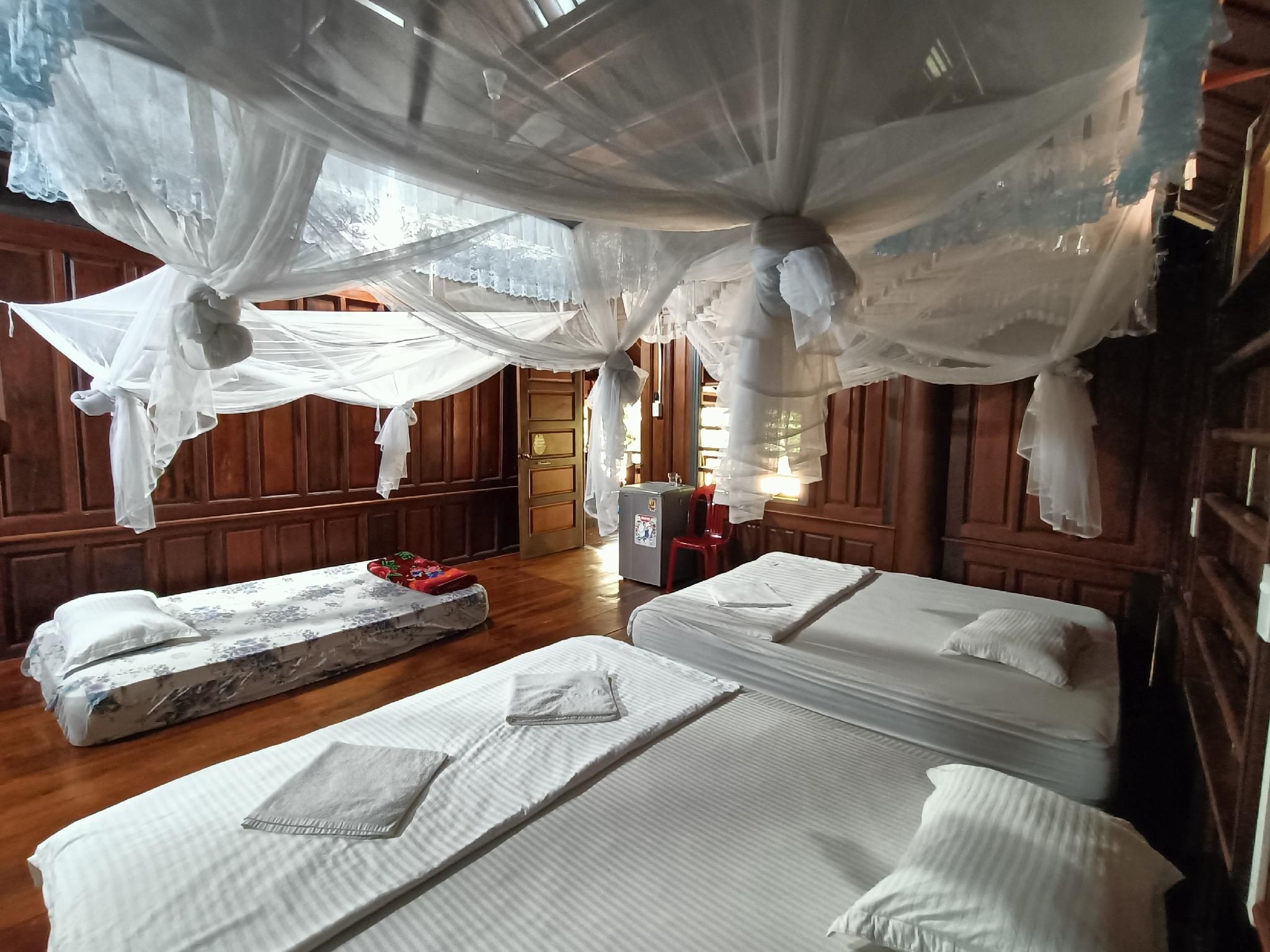 Deluxe Family Room in Stilts Wooden House