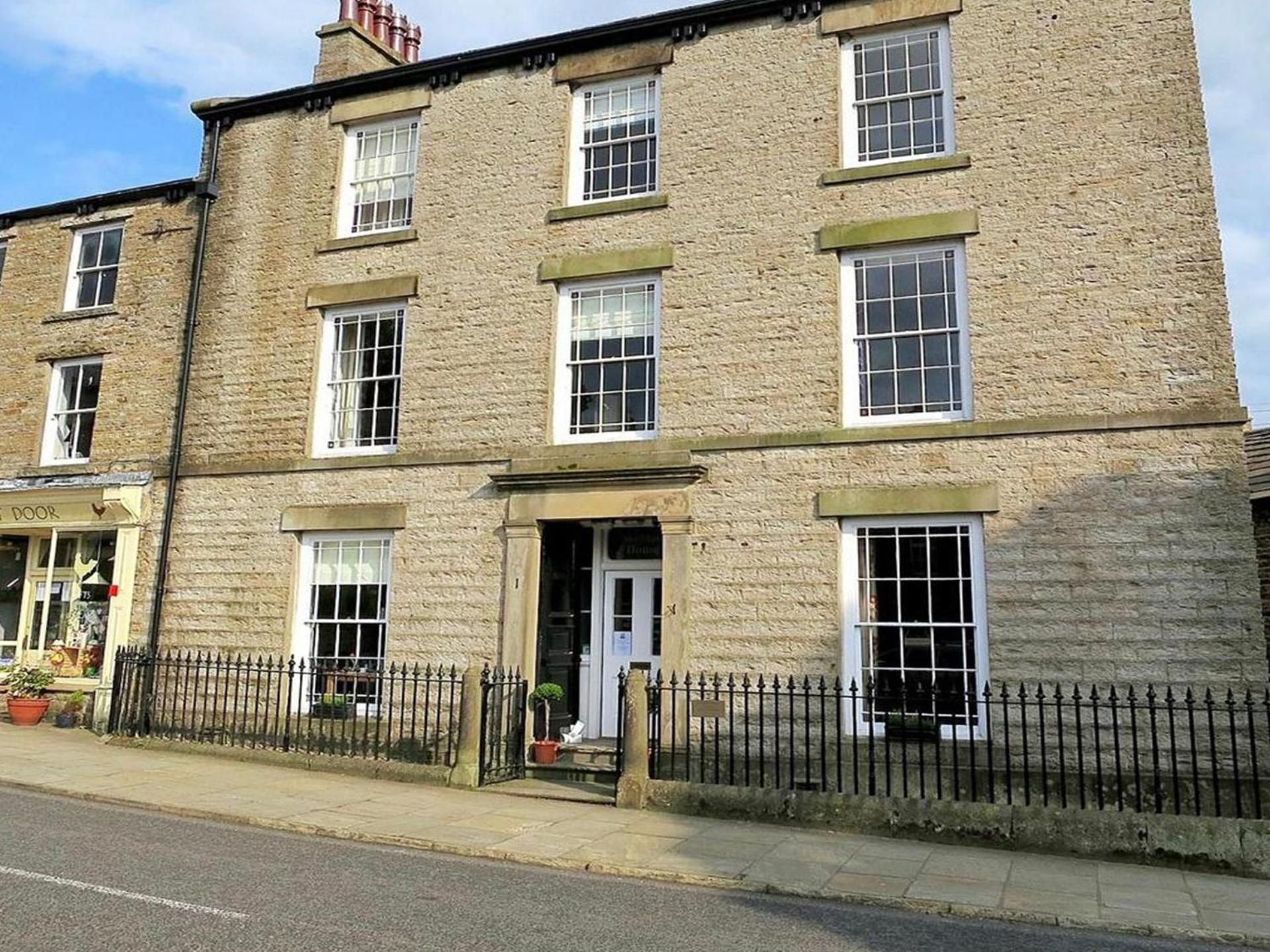 Skeldale House 'All Creatures Great & Small' Luxury Apartments & Studios in Askrigg, Yorkshire Dales