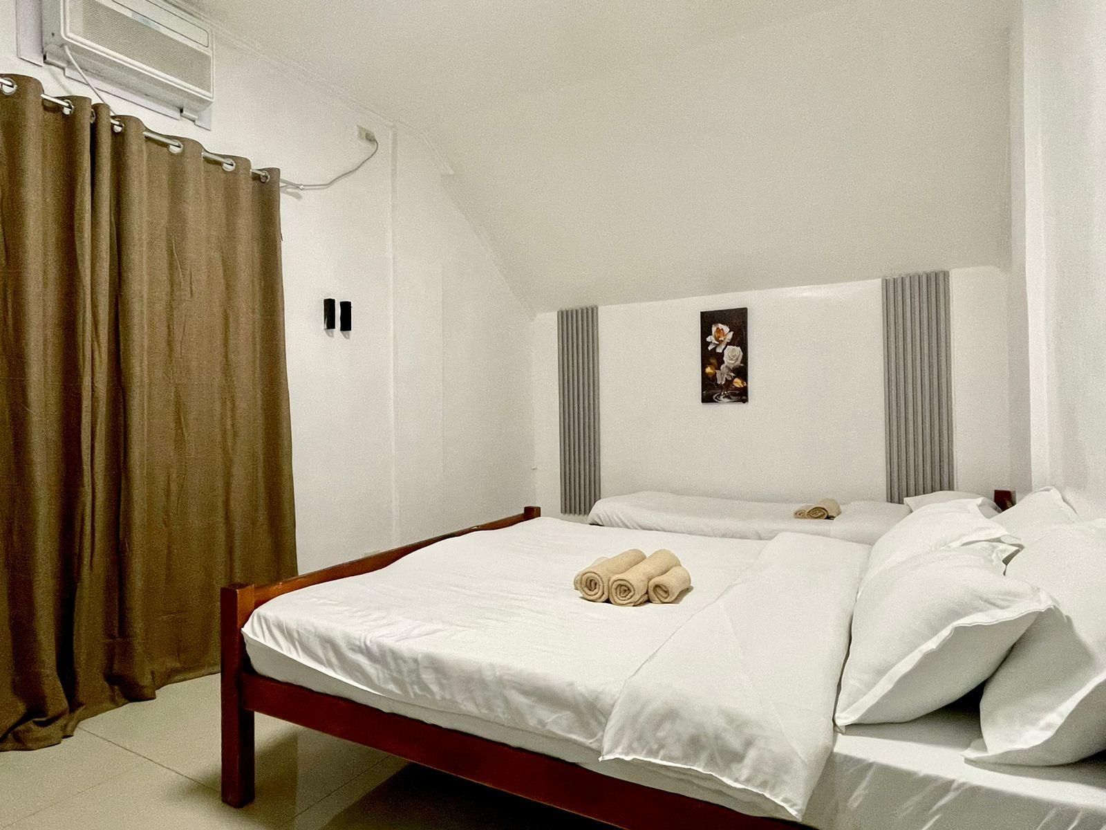 Trail Inn Triple - 1 Queen 1 Single 3