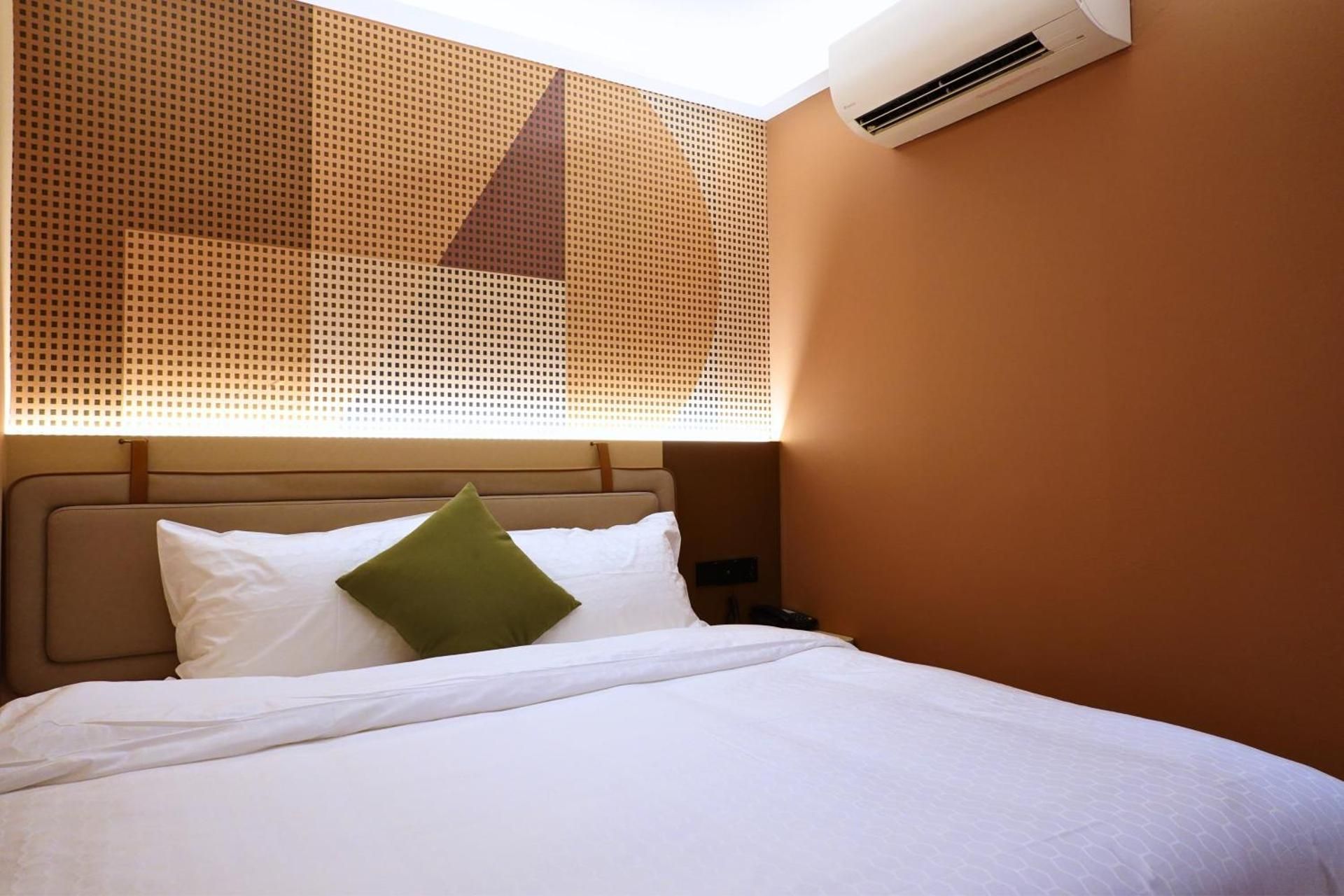 Hourly Room, 9am-5pm( 8hours) NOT OVERNIGHT