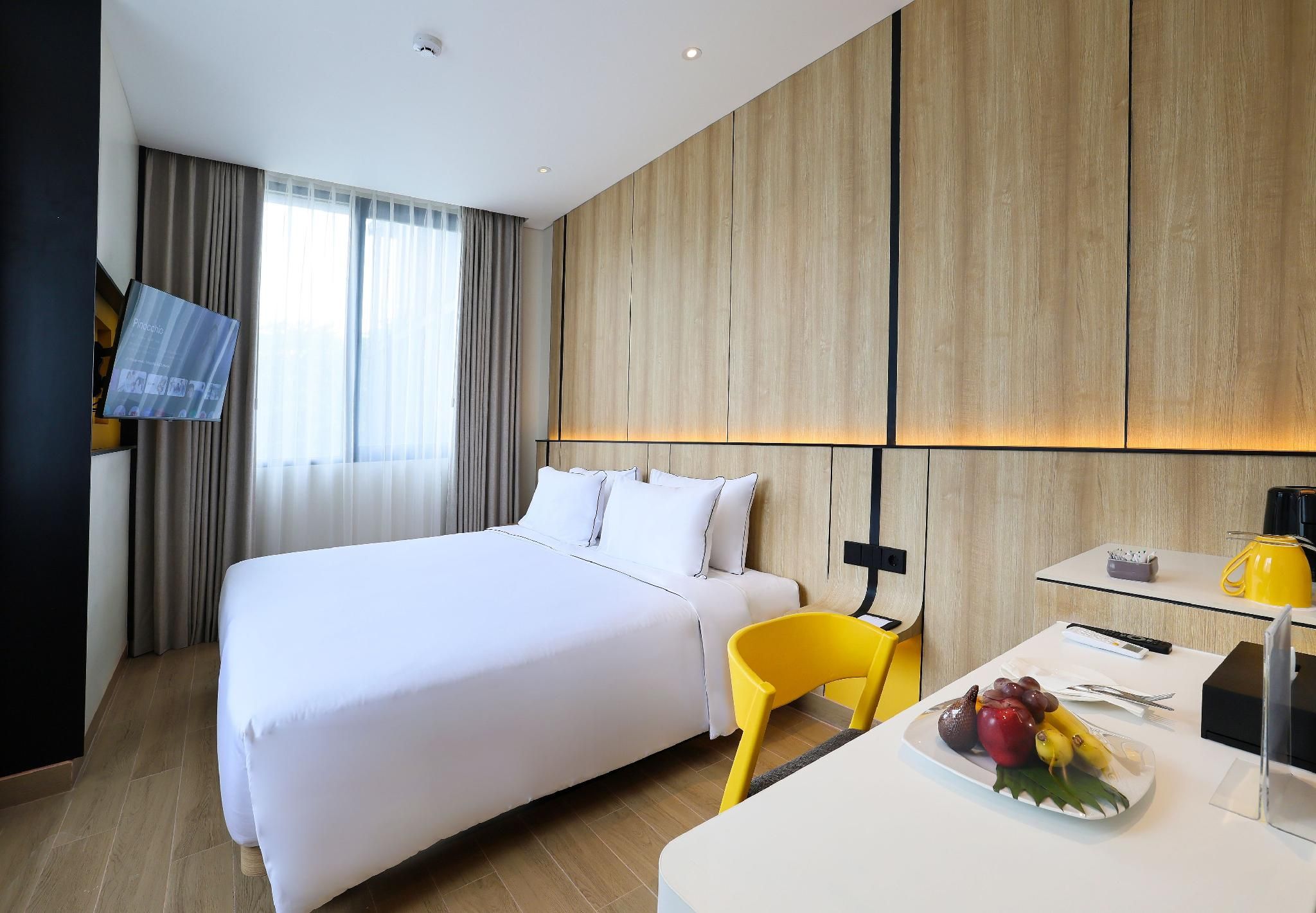 Champ Hollywood with View 