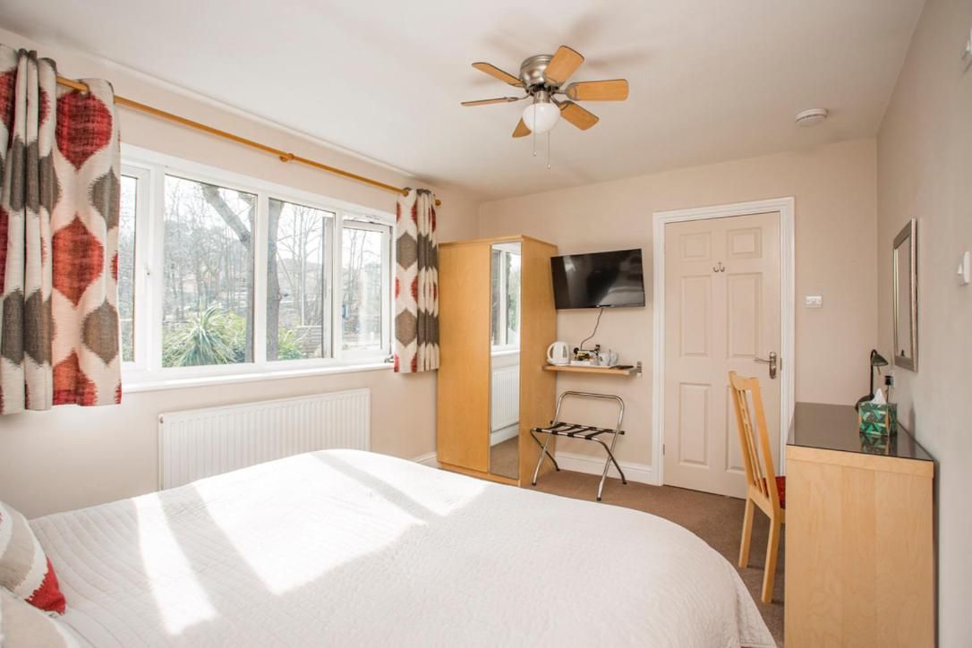 Pretty Maid House B&B Double Room with Private Bathroom 2