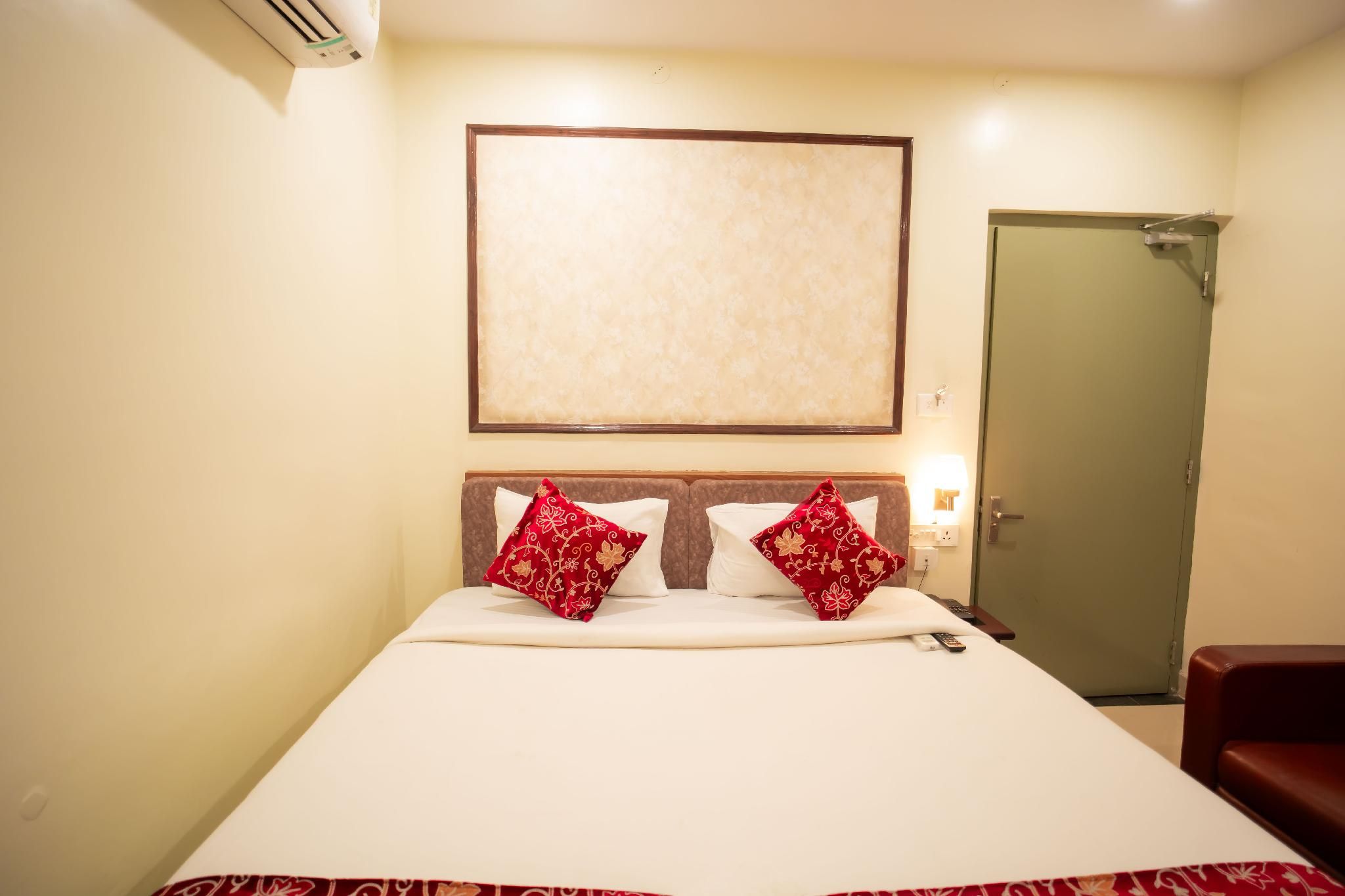 Mohey Hotel and Banquet Hall Standard Room