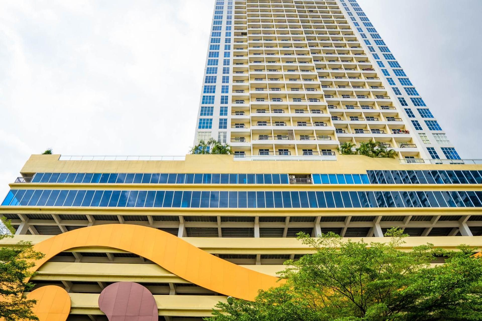 Formosa Spacious Apartments with Netflix & Pick Up Service by MESA