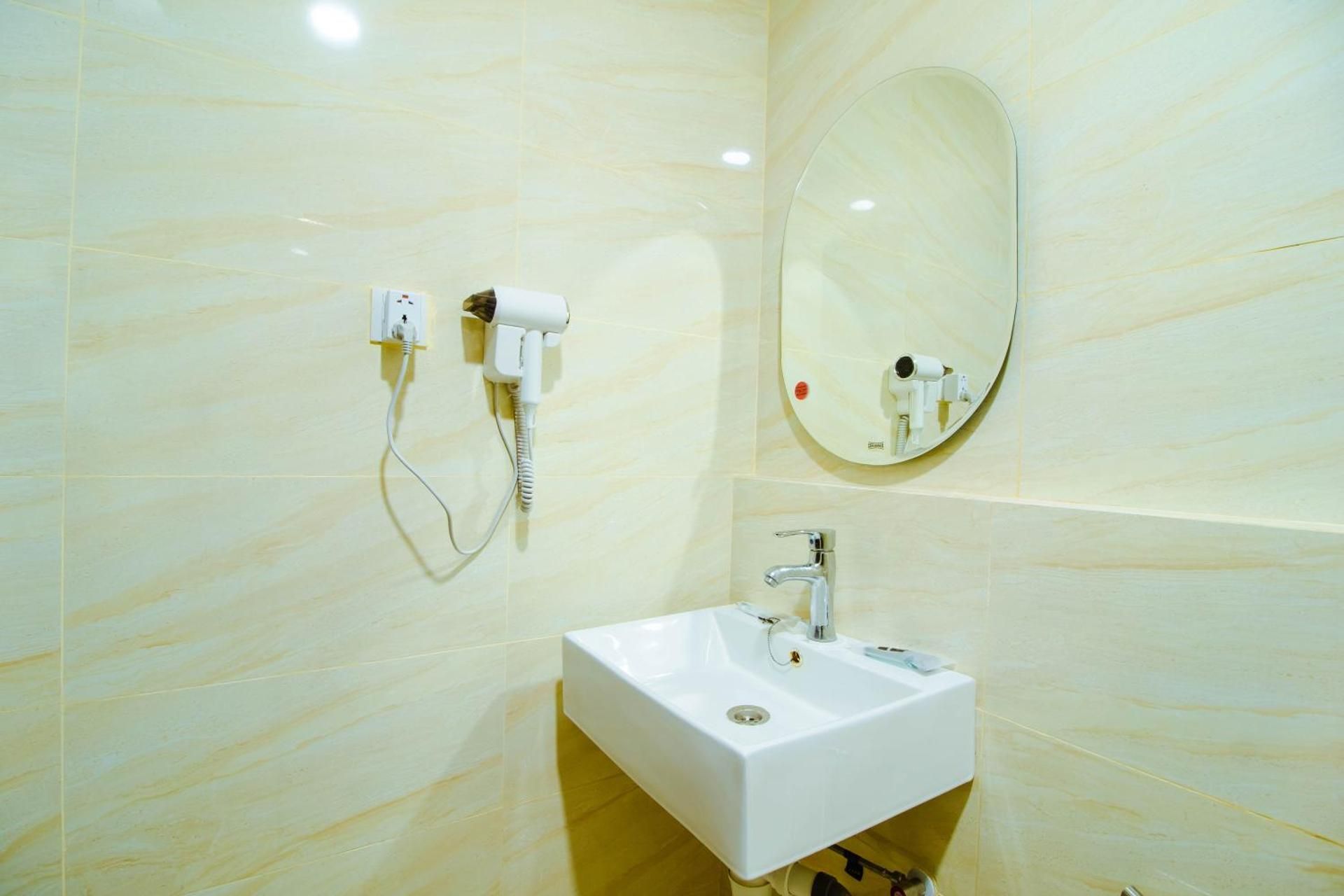 Formosa Spacious Apartments with Netflix & Pick Up Service by MESA King Studio with Sofa Bed 2