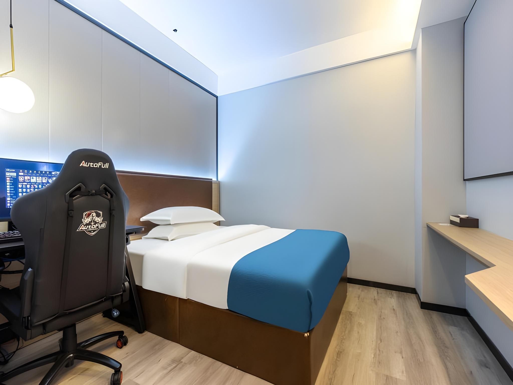 GTI - 1 Bed Guest Room, Electronic Sports