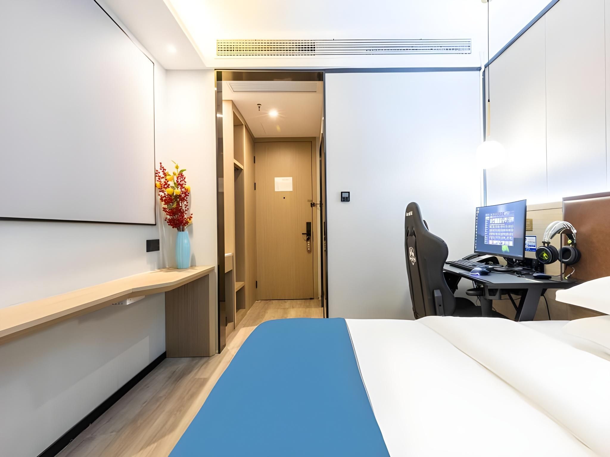 GTI - 1 Bed Guest Room, Electronic Sports