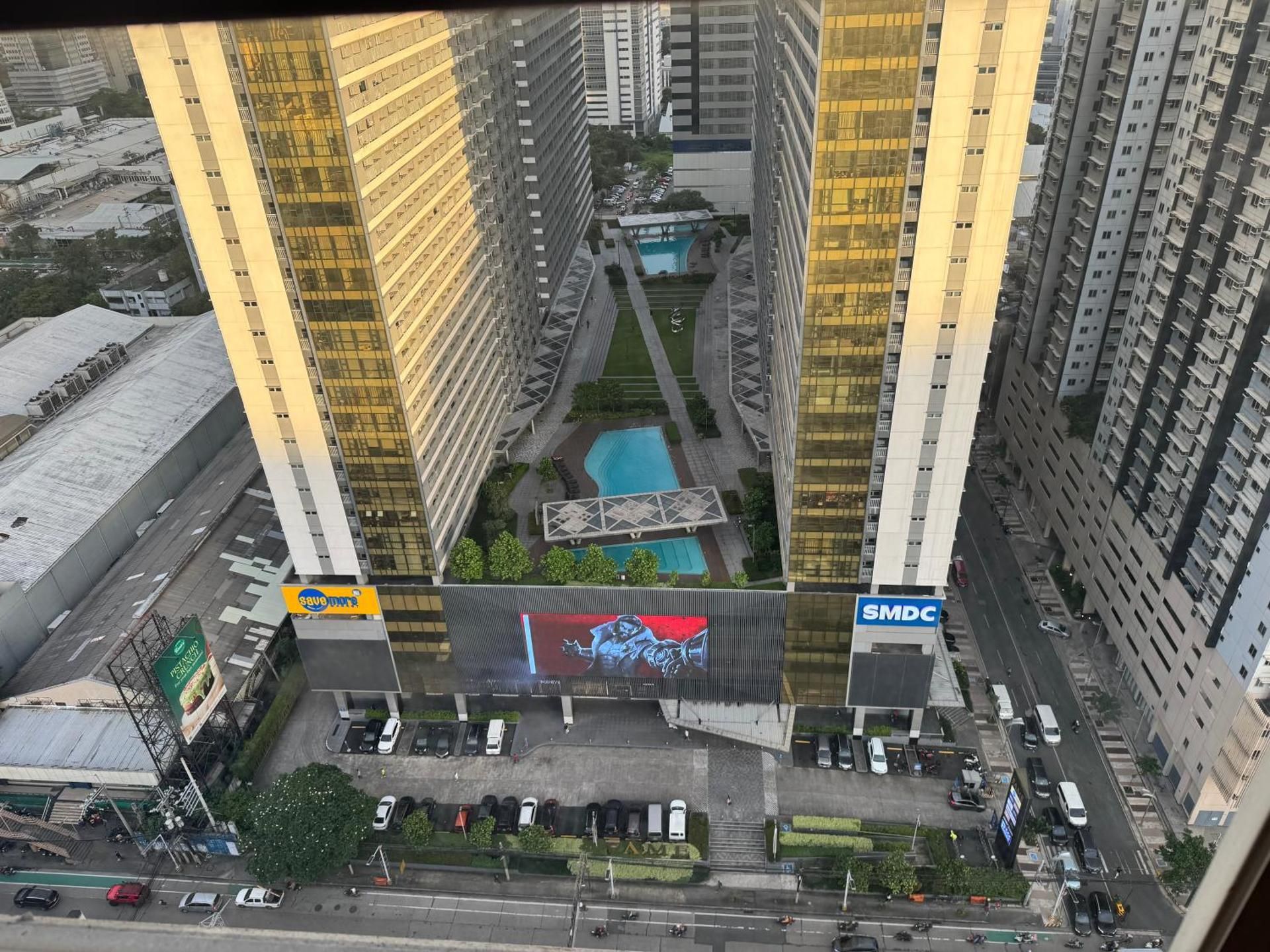 Apartment with City View