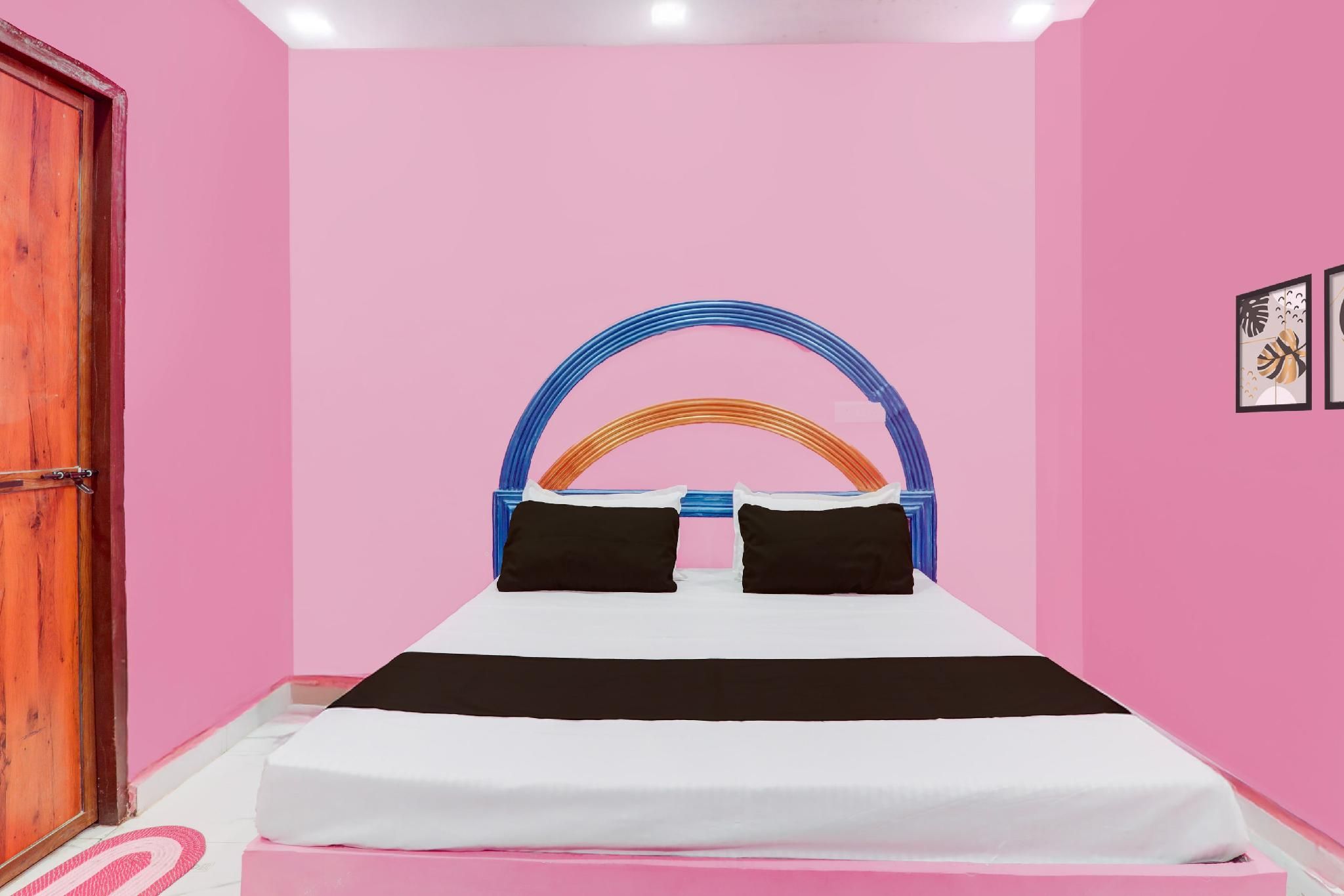 SPOT ON by OYO S R Palace Classic Triple Room