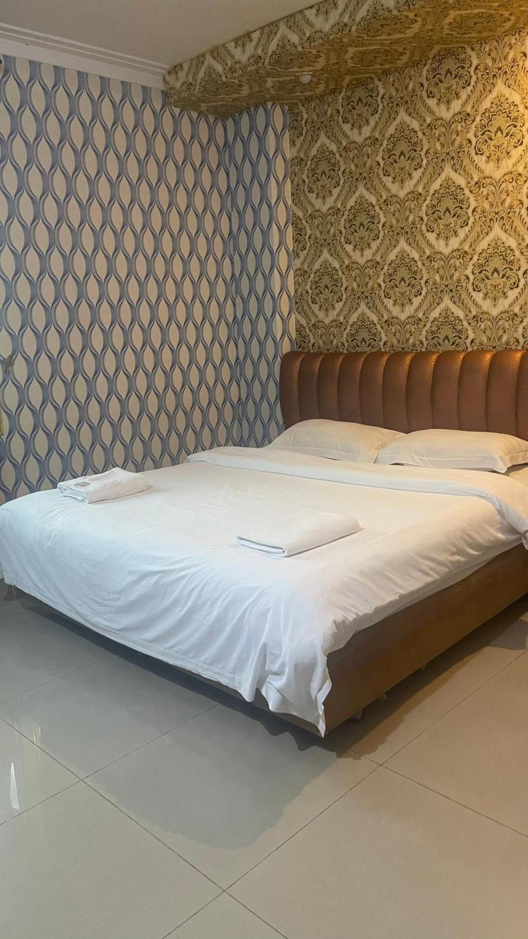 Deluxe Double Room (2 Adults + 1 Child)