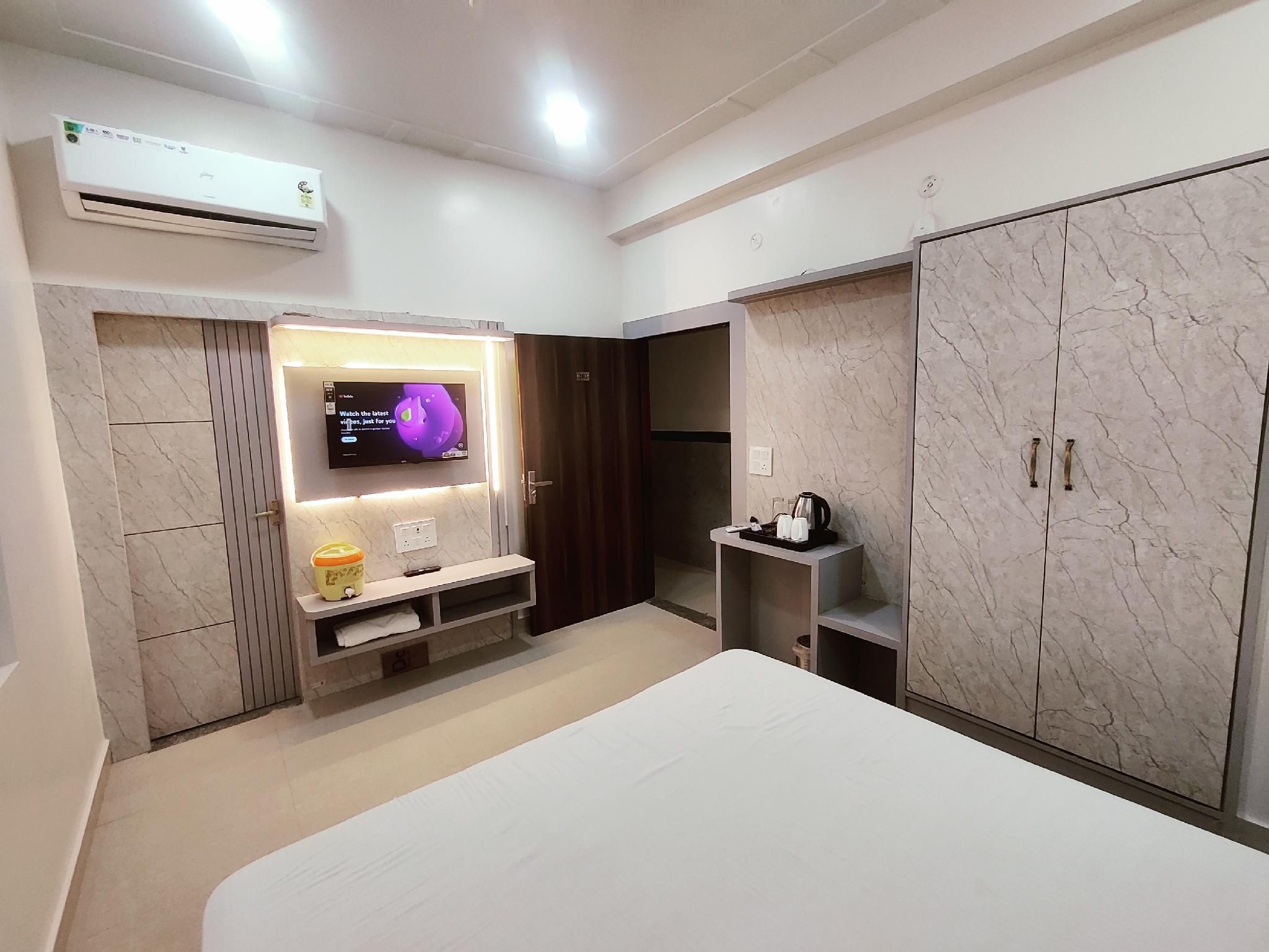 Hotel RN Residency - Near Prem Mandir Vrindavan Deluxe 2