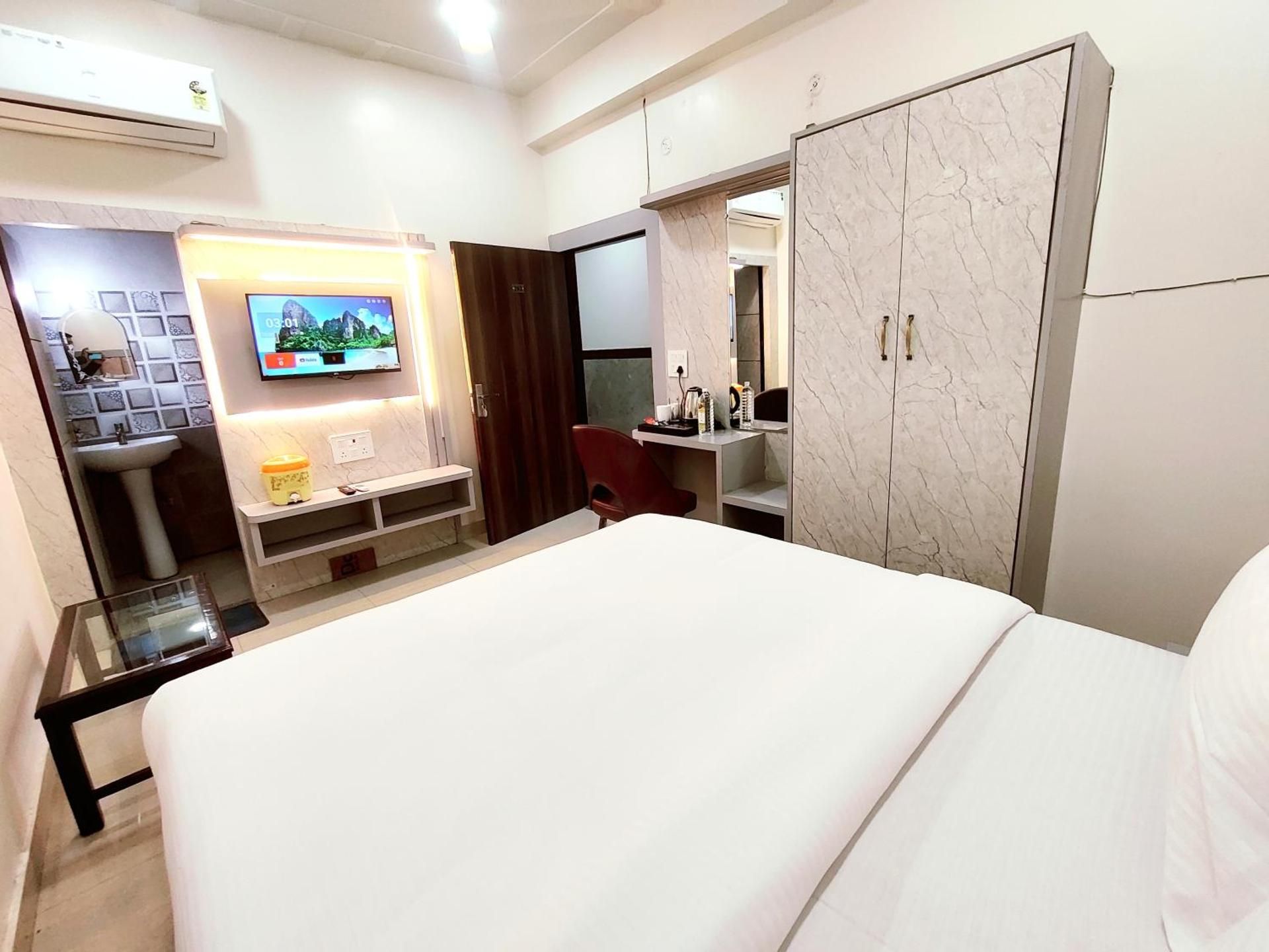 Hotel RN Residency - Near Prem Mandir Vrindavan Deluxe 3