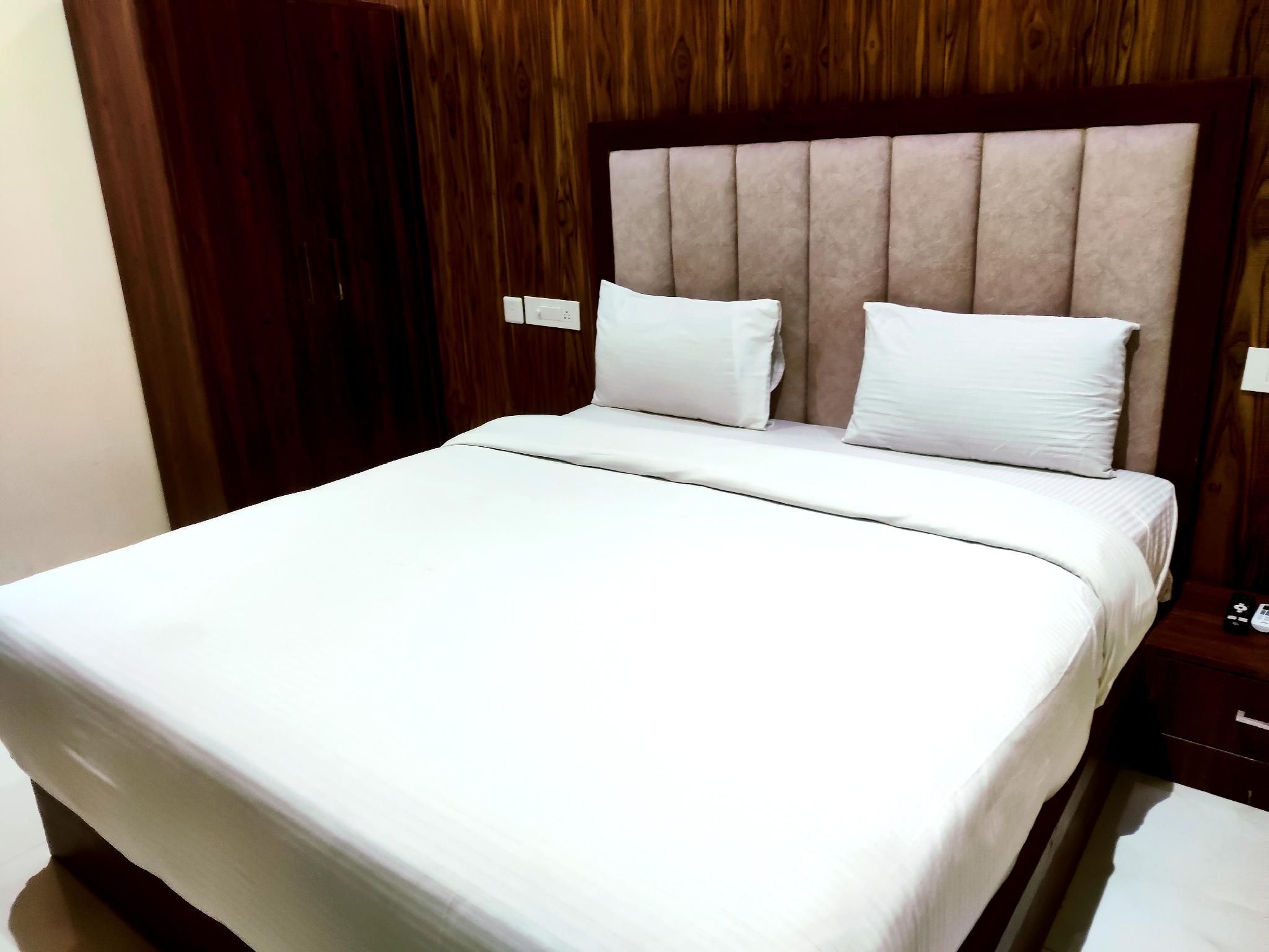 Hotel RN Residency - Near Prem Mandir Vrindavan Budget Double 2