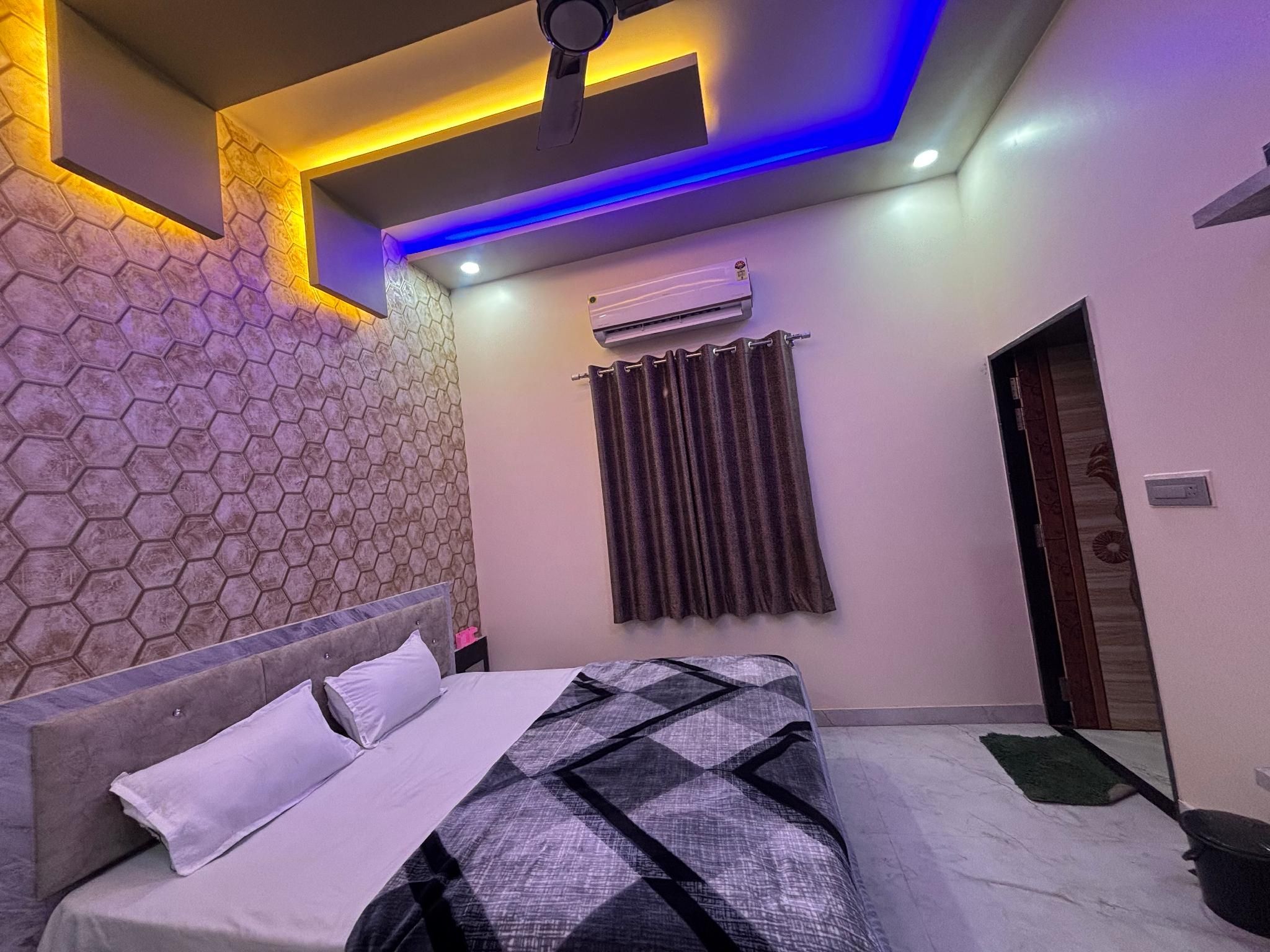 GOLDEN VENTURE HOTELS PRIVATE LIMITED Deluxe 3