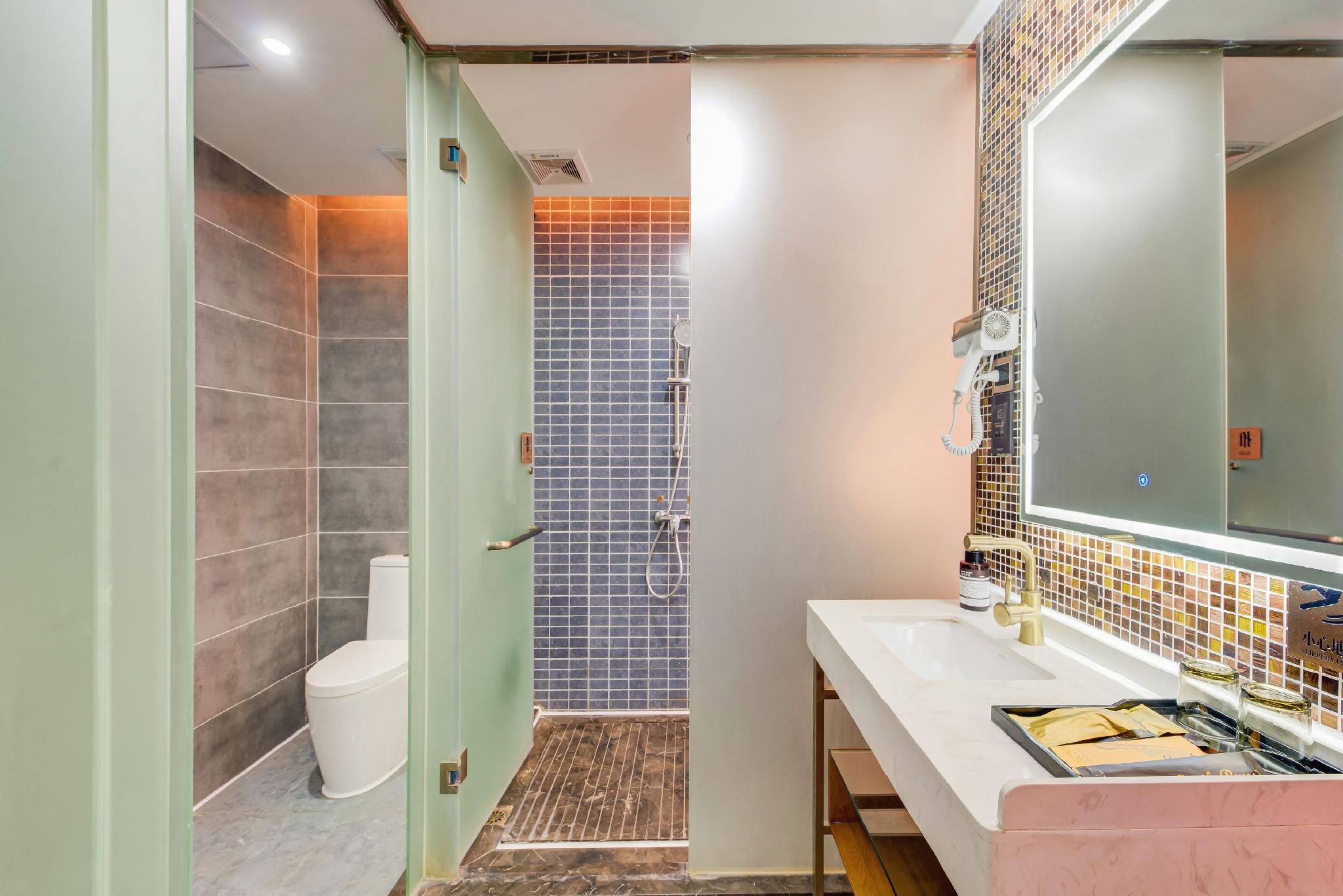 WH - Deluxe Bed Room