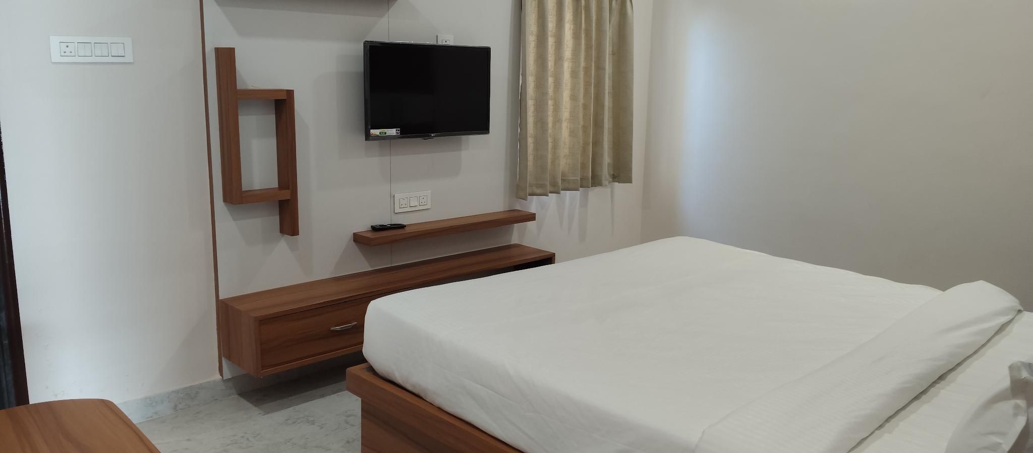 Hotel Saffron Deluxe 2