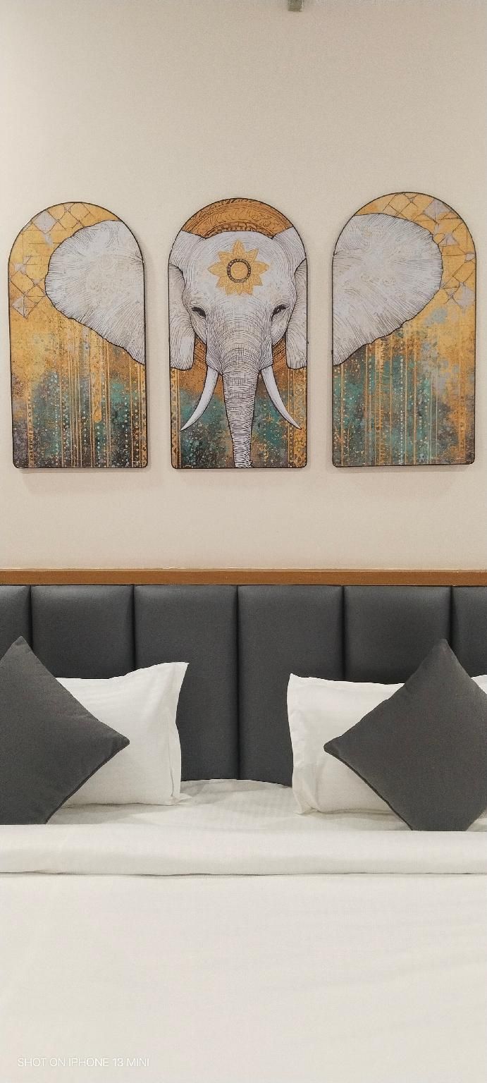 Hotel Saffron Deluxe