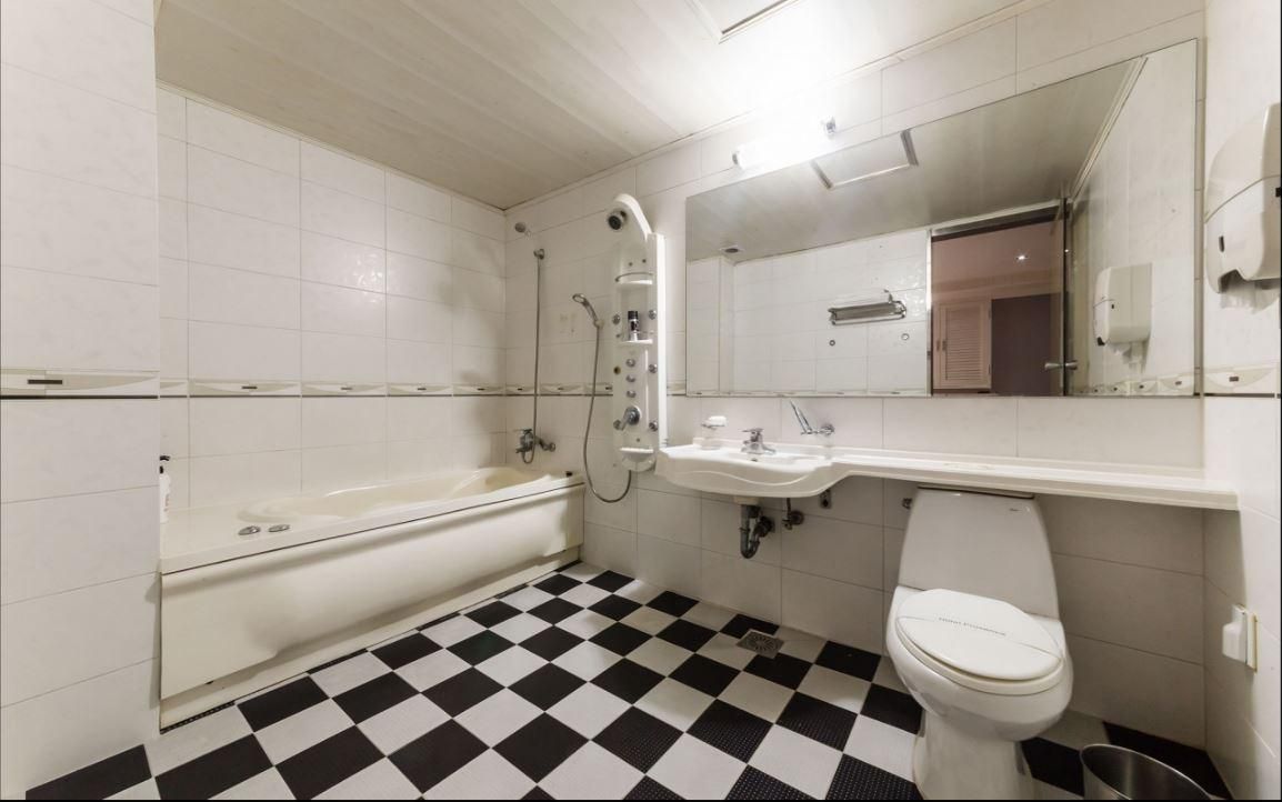 Twin 2PC - Check-In Mon-Fri 4PM, Sat-Sun 7PM