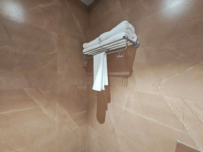 Crestmont Royals Hotel Deluxe King Bed Room with City View 9