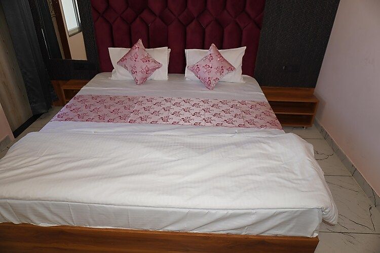 Hotel Galexy 700 Super Deluxe with Balcony 3