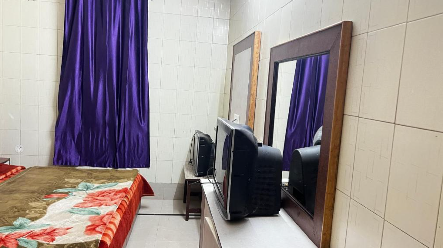 Krishna Holiday || Mall Road Deluxe Room 4