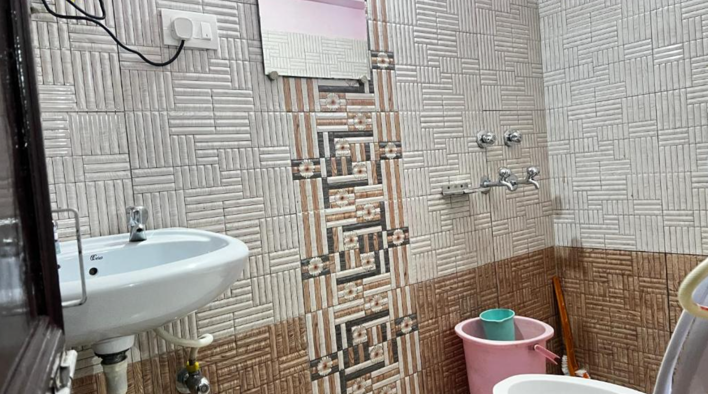 Krishna Holiday || Mall Road Deluxe Room 7