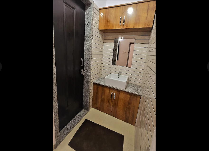 balaji lodging NON AC DELUXE ROOM 3