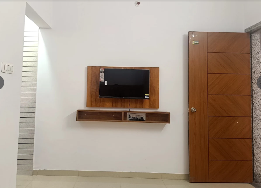 balaji lodging NON AC DELUXE ROOM 5