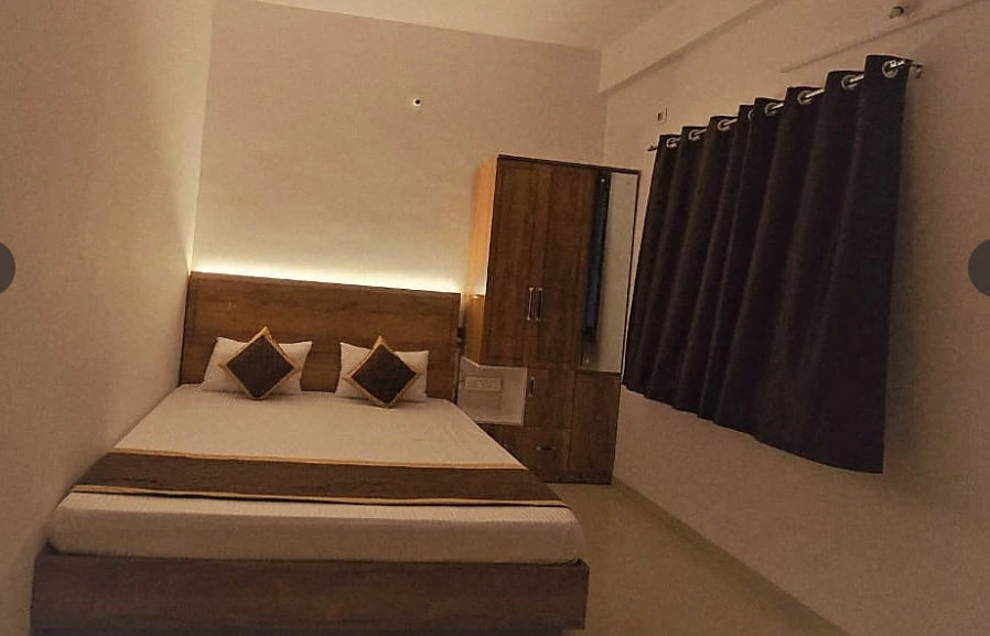 balaji lodging NON AC DELUXE ROOM 4