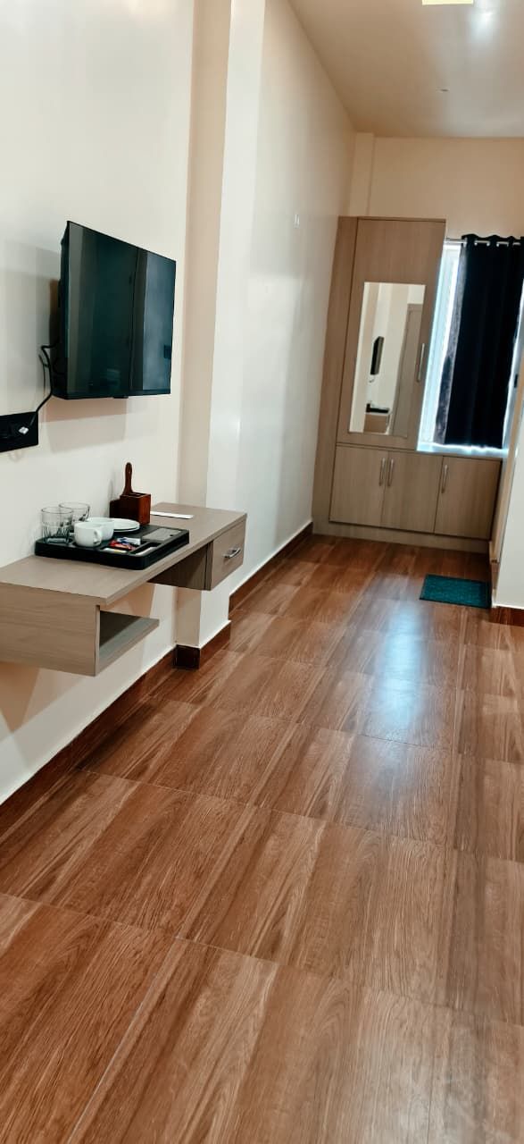 Kingston House Vibhutikhand Deluxe AC Room 2