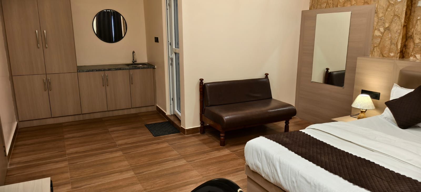 Kingston House Vibhutikhand Deluxe AC Room 6