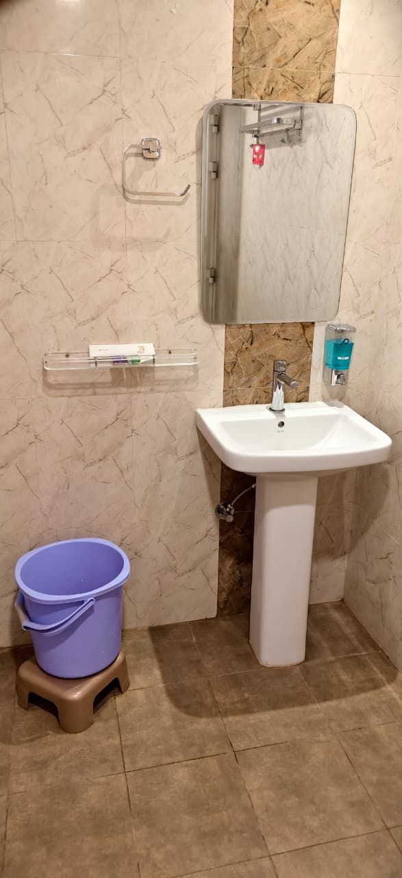 Kingston House Vibhutikhand Deluxe AC Room 4