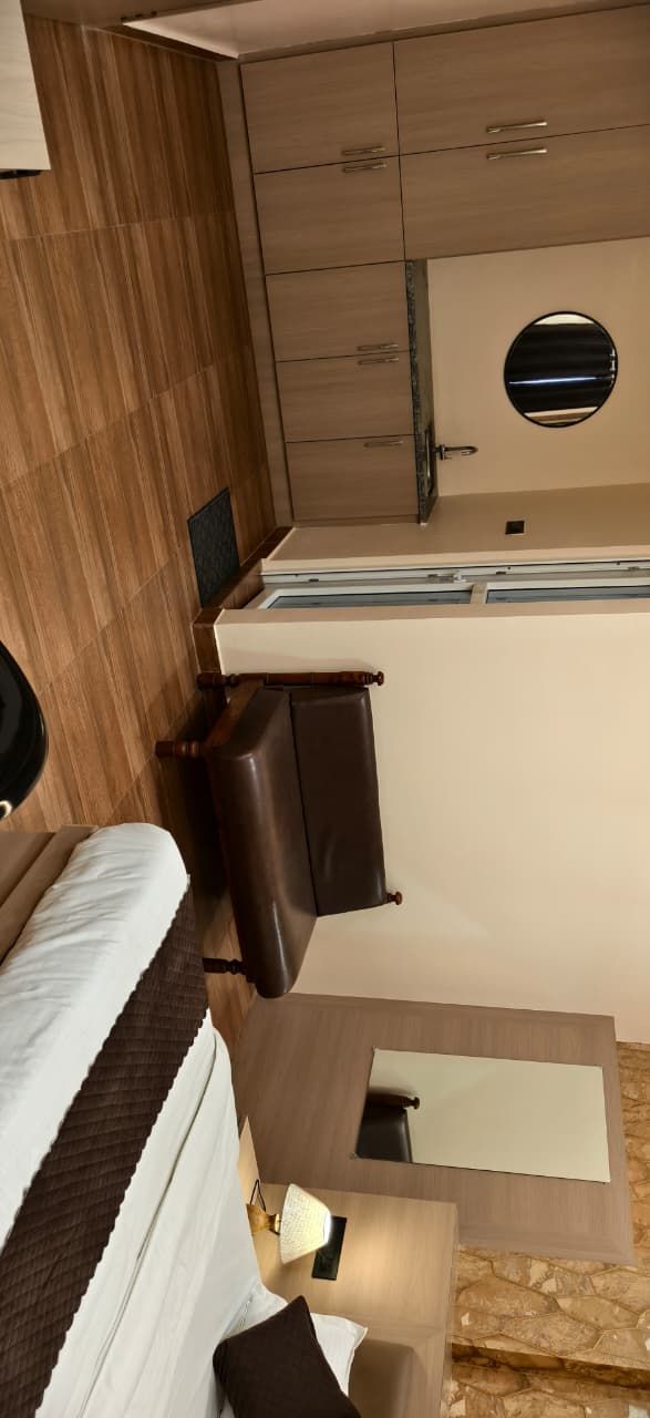 Kingston House Vibhutikhand Deluxe AC Room