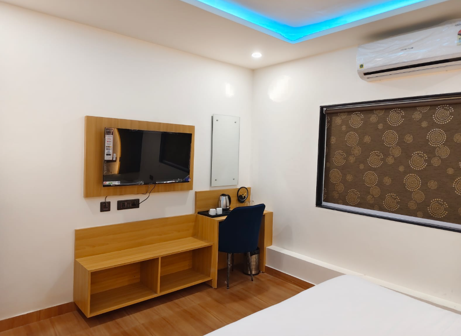 Hotel Aashirwad  Deluxe Room 6