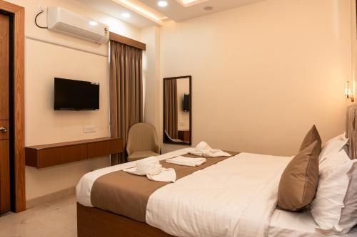 Hotel RS Grand Deluxe Room 4