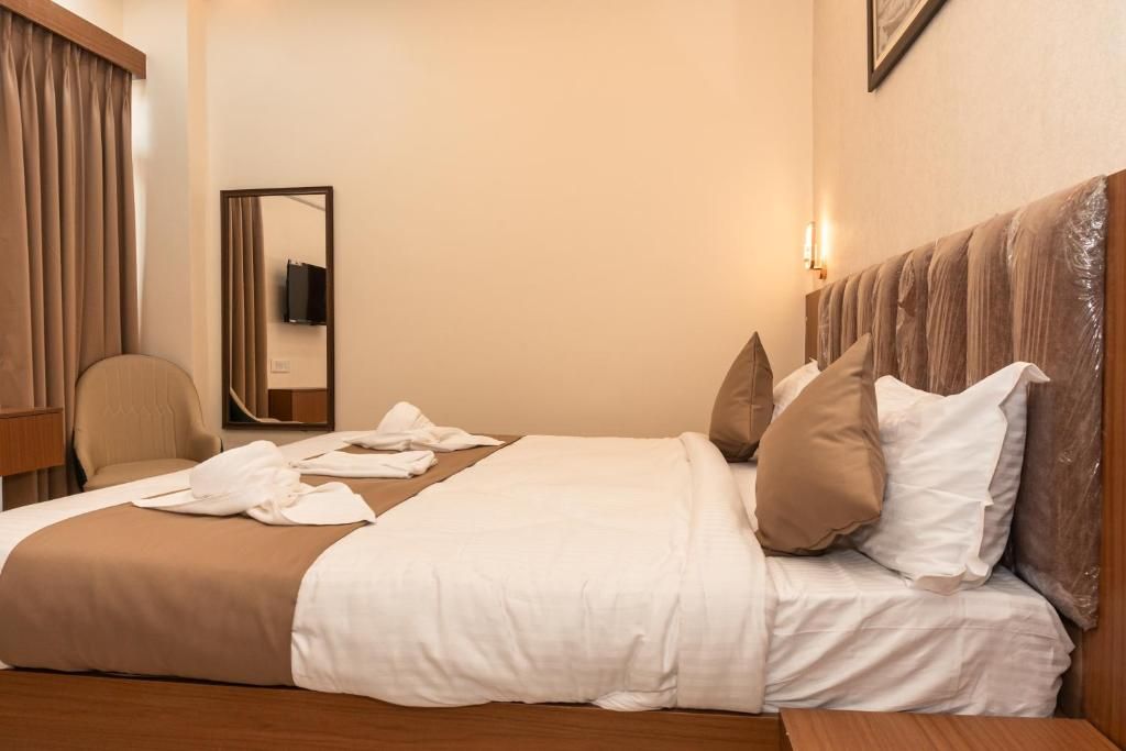 Hotel RS Grand Deluxe Room 3