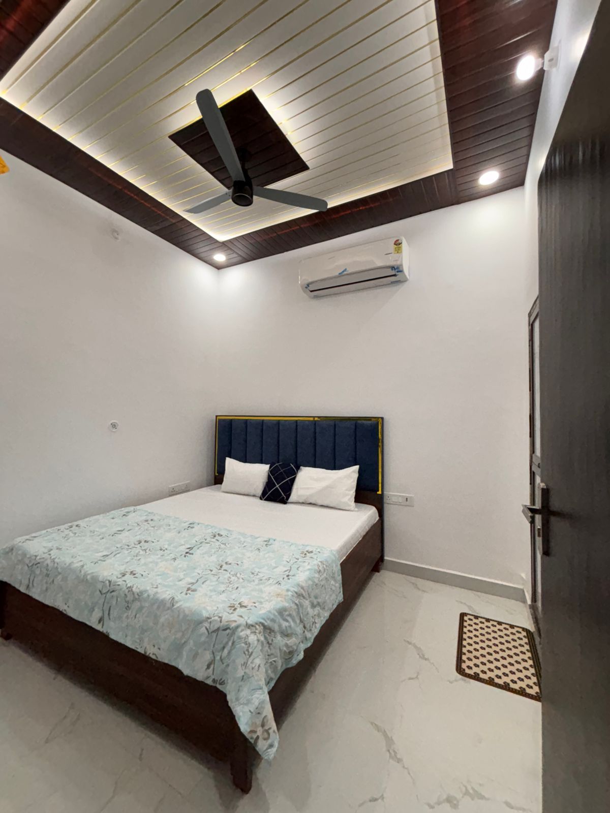 Book N Go Homestays Deluxe Room 5