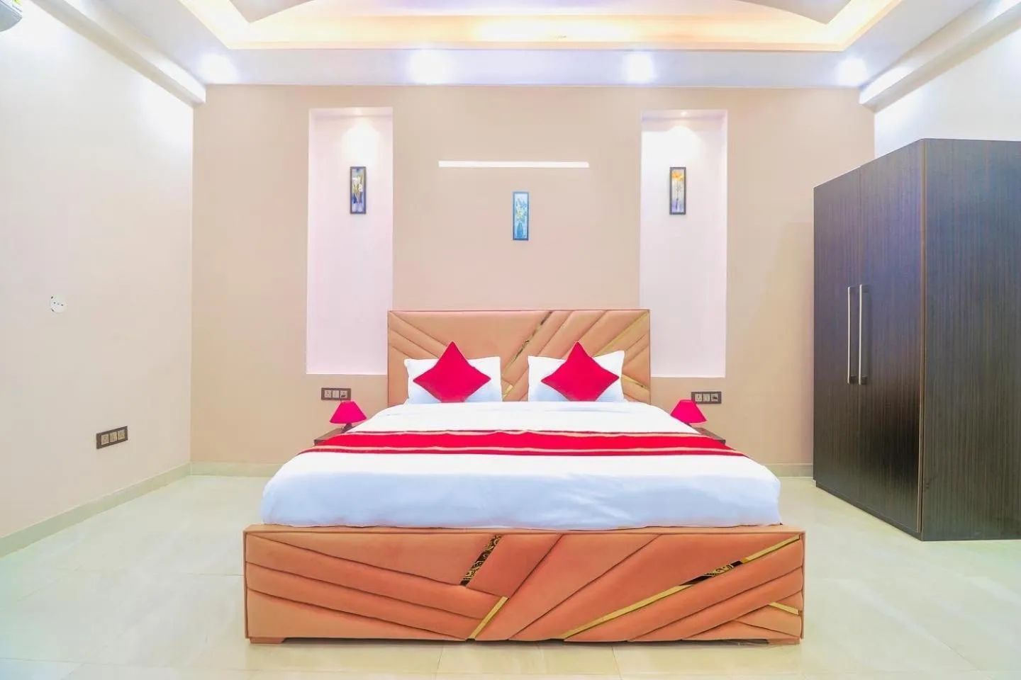 The Prime Regency Deluxe Room 4