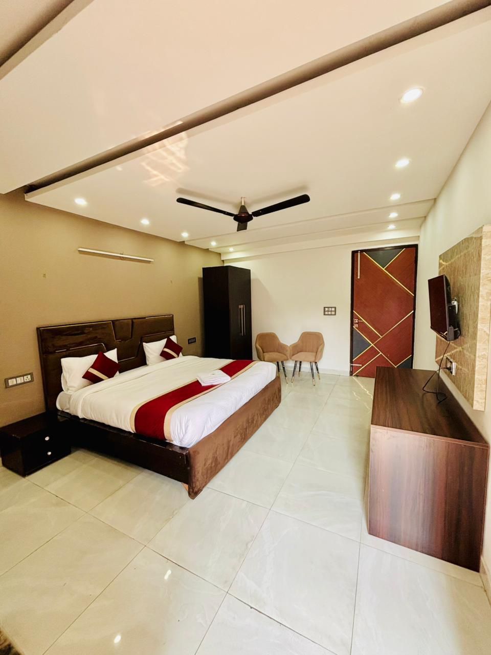 The Prime Regency Deluxe Room 12