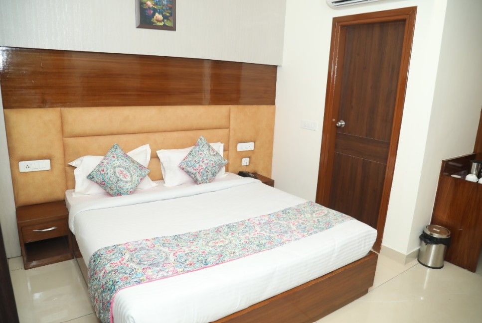 Hotel Whitestone Residency Deluxe Room