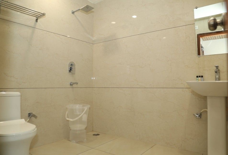 Hotel Whitestone Residency Deluxe Room 4