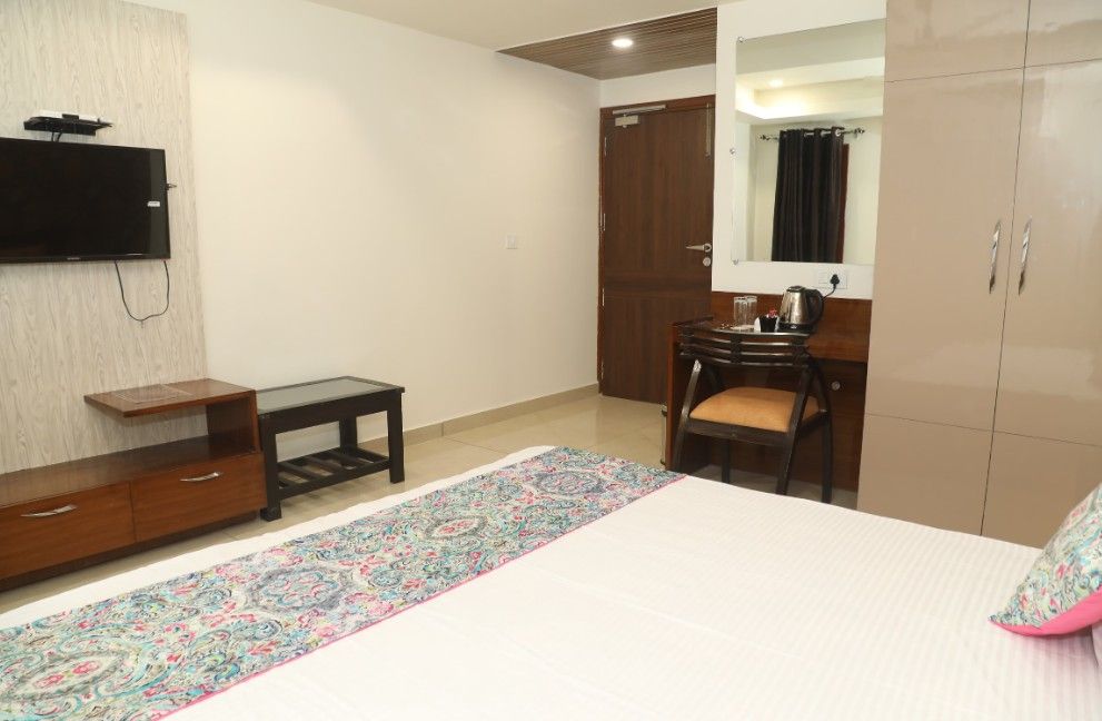 Hotel Whitestone Residency Deluxe Room 3