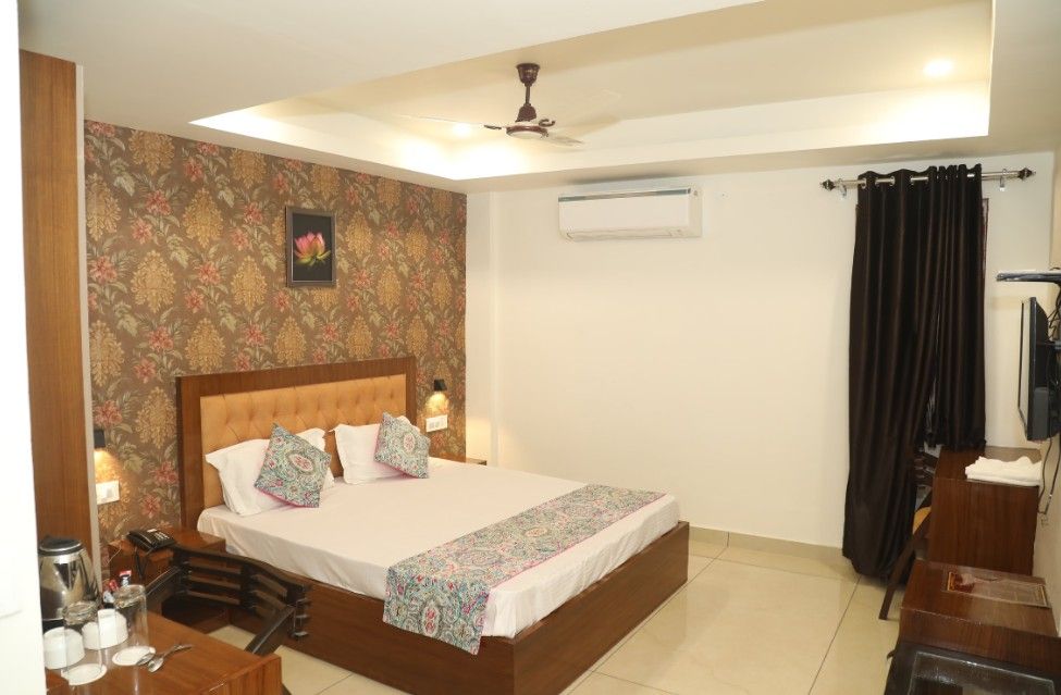 Hotel Whitestone Residency Deluxe Room 2