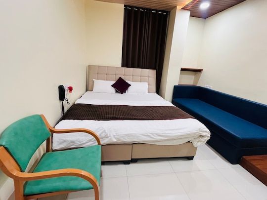 Shri Shiv Ganga Bhakt Niwas Standard Double AC Room 4