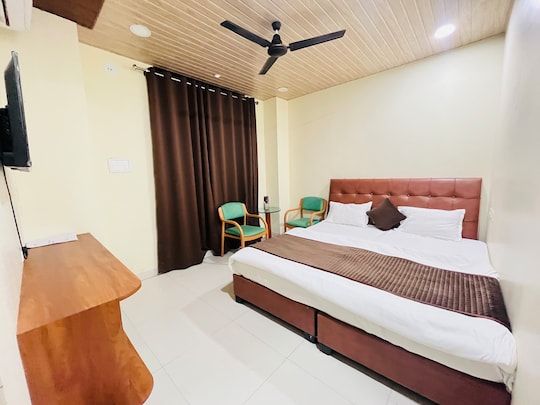 Shri Shiv Ganga Bhakt Niwas Standard Double AC Room 2